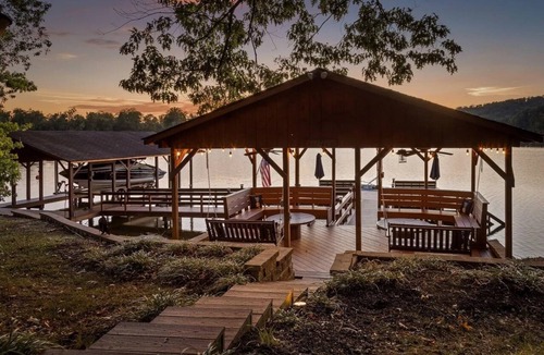 Chickamauga Lake House | Hiwassee Riverfront 6 BR/4.5 BA House