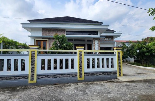 Pati Sub-District Villa | Hj Parmi Homestay Penginapan Murah di Kota Pati