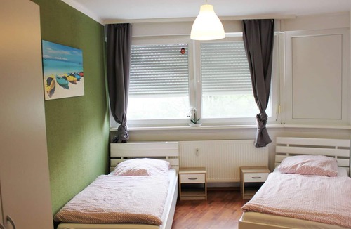 Bensberg Apartment | HÖ01 large apartment with dryer and washing machine