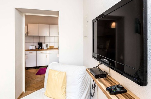 Troisdorf Apartment | HÖ01 large apartment with dryer and washing machine