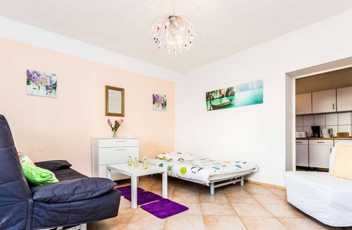 Troisdorf Apartment | HÖ01 large apartment with dryer and washing machine