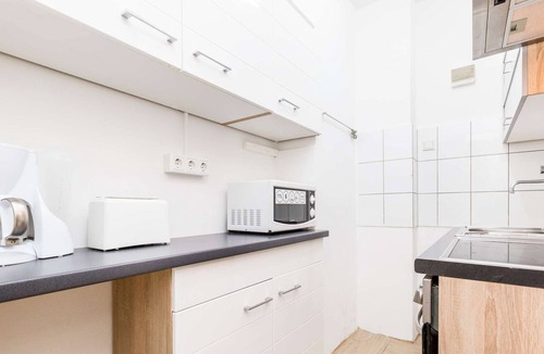 Golzheim Apartment | HÖ01 large apartment with dryer and washing machine