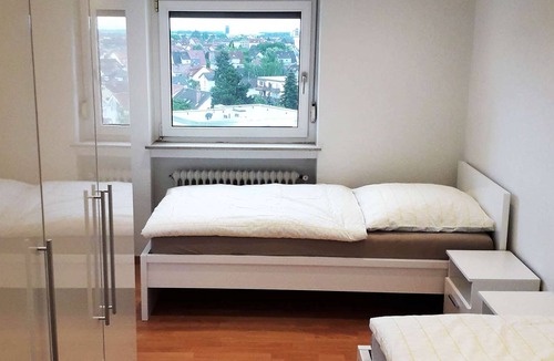 Eppelheim Apartment | HÖ01 large apartment with dryer and washing machine