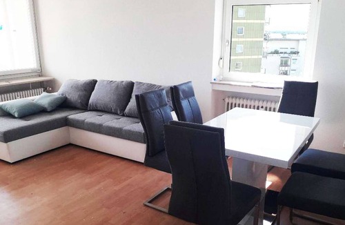 Eppelheim Apartment | HÖ01 large apartment with dryer and washing machine