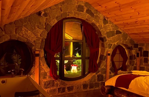 Rize Hotel | Hobbit Chalet