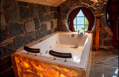 Rize Hotel | Hobbit Chalet