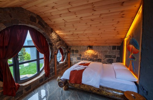 Rize Hotel | Hobbit Chalet