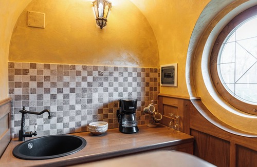 Zarnesti Cottage | Hobbit House in marvelous Râșnov with Lake view