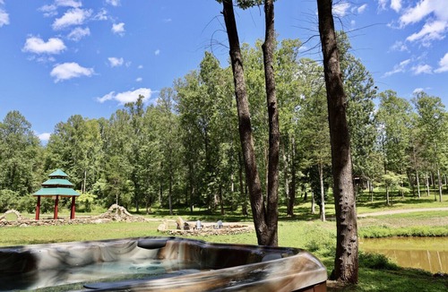 Stanardsville Apartment | Hobbithouse at White Lotus Eco Spa Retreat