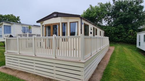 Paignton Resort | Hoburne Devon Bay Fabulous 3 bedroom caravan, with decking