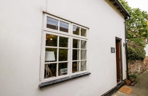 Kenilworth House | Hock-tide Cottage