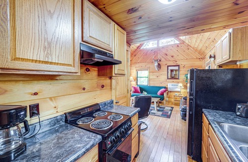 Carbon Hill Cabin | Hocking Hills Lake Gem w/Hot Tub, Dock, 100 Acres