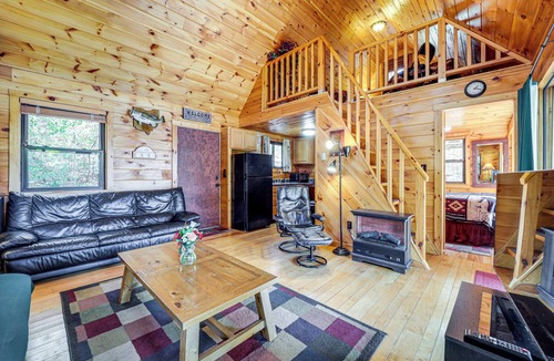 Carbon Hill Cabin | Hocking Hills Lake Gem w/Hot Tub, Dock, 100 Acres