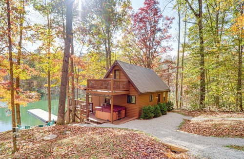 Carbon Hill Cabin | Hocking Hills Lake Gem w/Hot Tub, Dock, 100 Acres