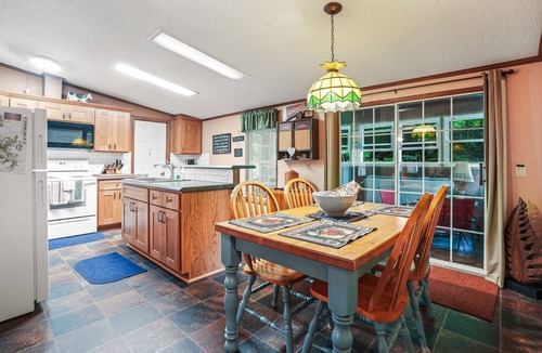 Logan Cabin | Hocking Hills Majestic Retreats - Nancy's Cabin