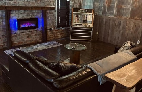 Logan Apartment | Hocking Hills Rusty Lofts