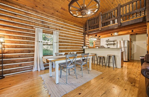 Logan Cabin | Hocking Hills Secluded Cabin Hot Tub Fireplace