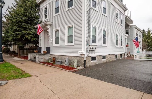 Salem Apartment | Hocus Pocus Hideaway on Salem Commons w/Game Room