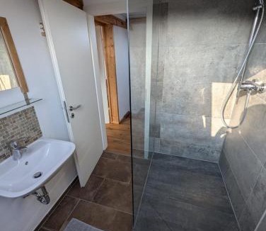 Langel House | Hof am Rhein