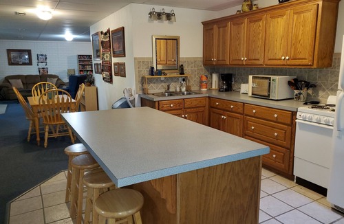 Lost Bridge Village House | Hog Heaven-Lower Level of Private Home- Lakefront