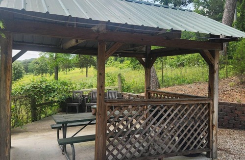 Eminence Cottage | Hogan's Hideout Duplex #17 is a cozy, private Cottage