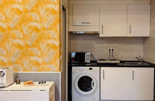 Embajadores House | Hola Rooms