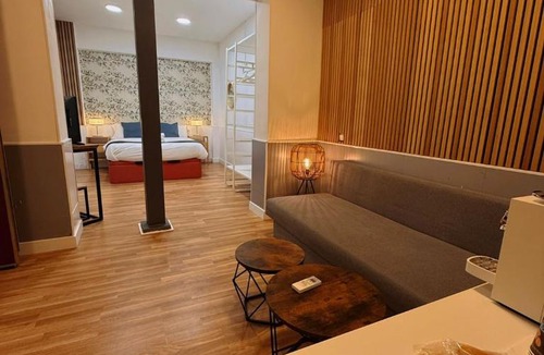 Embajadores House | Hola Rooms