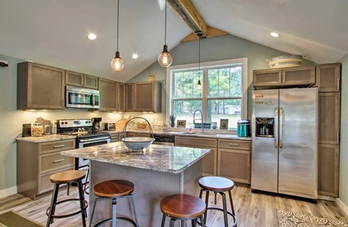 Holcombe Cottage | Holcombe Lakefront Cottage
