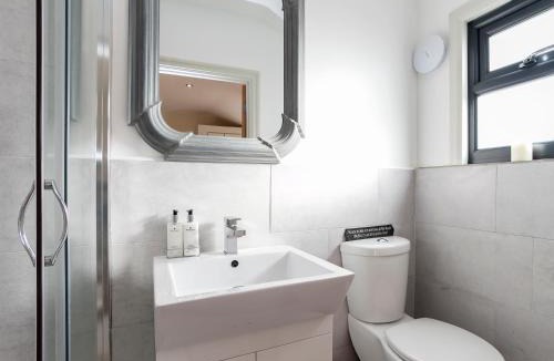 Gloucester House | Holders Cottage