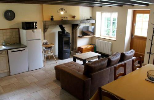 Saint-Berain-sous-Sanvignes House | Holiday Home für 6 Pers- mit eigenem Teich by Interhome