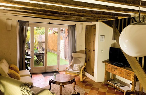 La Peruse House | Holiday home with use of garden and swimming pool