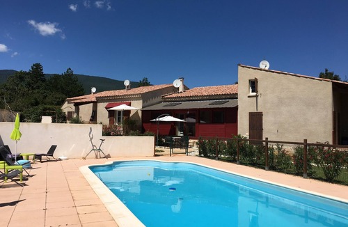 Chateauneuf-Val-Saint-Donat House | Holiday house of 90m2, 6 people 10 minutes from Sisteron, shared swimming pool