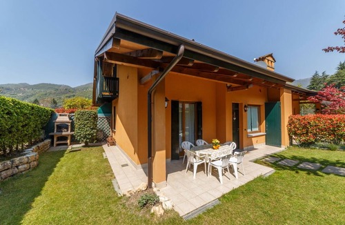 Monasterolo del Castello House | Holiday House - "RESIDENCE LAGO DI ENDINE"