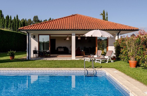 Agilde House | Holiday Home 'Quinta Do Outeirinho - Deluxe' with Mountain View, Wi-Fi and Air Conditioning