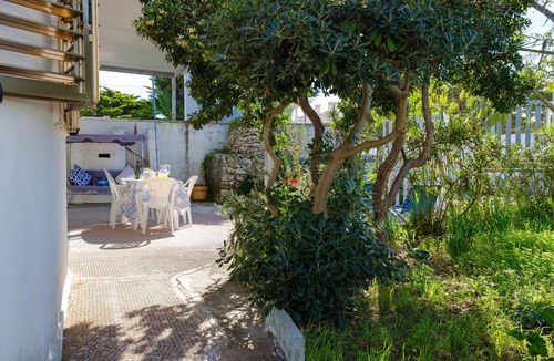 Torre Specchia Ruggeri House | Holiday Accommodation "Villa Tramontana 30 Metri Dal Mare" Near the Beach