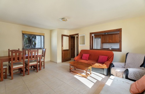 Las Rosas Apartment | Holiday Accommodation "Big 2-berdroom in Tenerife South" overlooking the main plaza