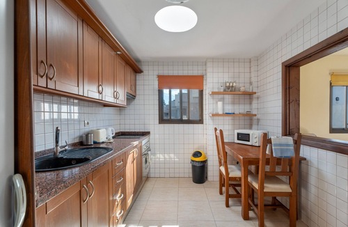 Las Rosas Apartment | Holiday Accommodation "Big 2-berdroom in Tenerife South" overlooking the main plaza