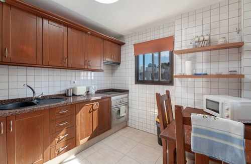 Las Rosas Apartment | Holiday Accommodation "Big 2-berdroom in Tenerife South" overlooking the main plaza