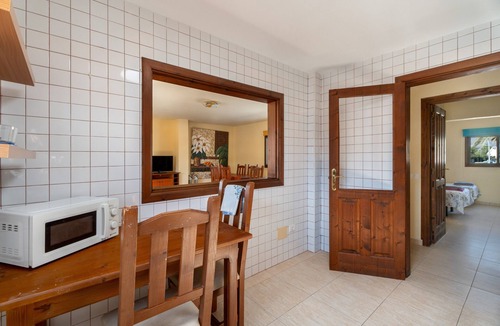 Las Rosas Apartment | Holiday Accommodation "Big 2-berdroom in Tenerife South" overlooking the main plaza