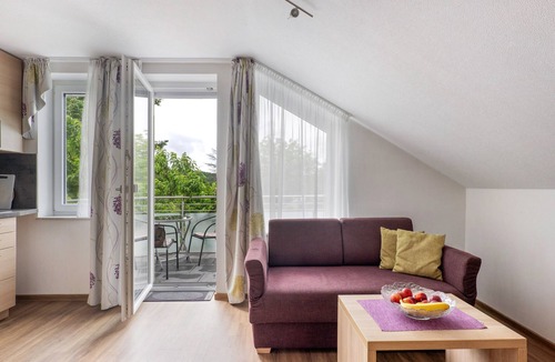 Vaihingen an der Enz Apartment | Holiday Apartment 'Trollinger' with Kitchenette, Balcony and Wi-Fi