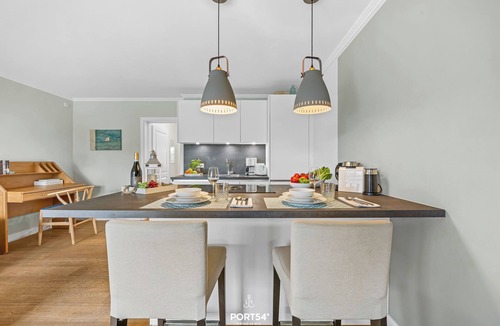 Busumer Deichhausen Apartment | Holiday apartment Reet & Meer: Stylish comfort near the North Sea beach in Büsum