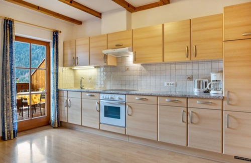 Brie Apartment | Holiday Apartment "Oberpatiglhof - Anna" with Mountain View, Shared Terrace & Wi-Fi