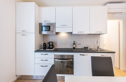 Torri del Benaco Apartment | Holiday Apartment 'New Casa Ilaria' near Center with Garden & Wi-Fi