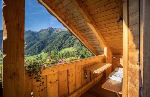 Fundres Apartment | Holiday Apartment "Adult Only Wasserfall Tschorn" with Mountain View, Balcony & Wi-Fi