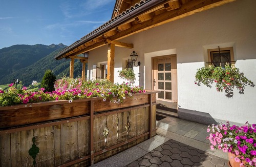 Fundres Apartment | Holiday Apartment "Adult Only Wasserfall Tschorn" with Mountain View, Balcony & Wi-Fi
