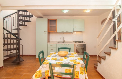 Capo Testa Apartment | Holiday Apartment 'Agostino' close to the Beach with Shared Terrace, Shared Garden & Wi-Fi