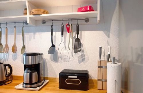 Nienhagen Apartment | Holiday Apartment 'Alte Schule' with Private Terrace and Wi-Fi