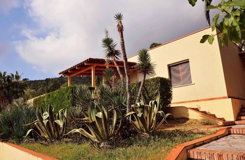 Palinuro Apartment | Holiday apartment amidst Mediterranean nature with barbecue