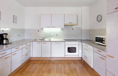 Silandro Apartment | Holiday Apartment 'Bertollhof Apfelerlebnis' with Mountain View, Shared Garden and Wi-Fi