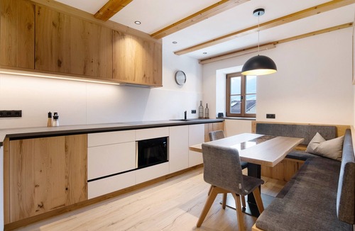 Silandro Apartment | Holiday Apartment 'Bertollhof Weingenuss' with Mountain View, Shared Terrace and Wi-Fi